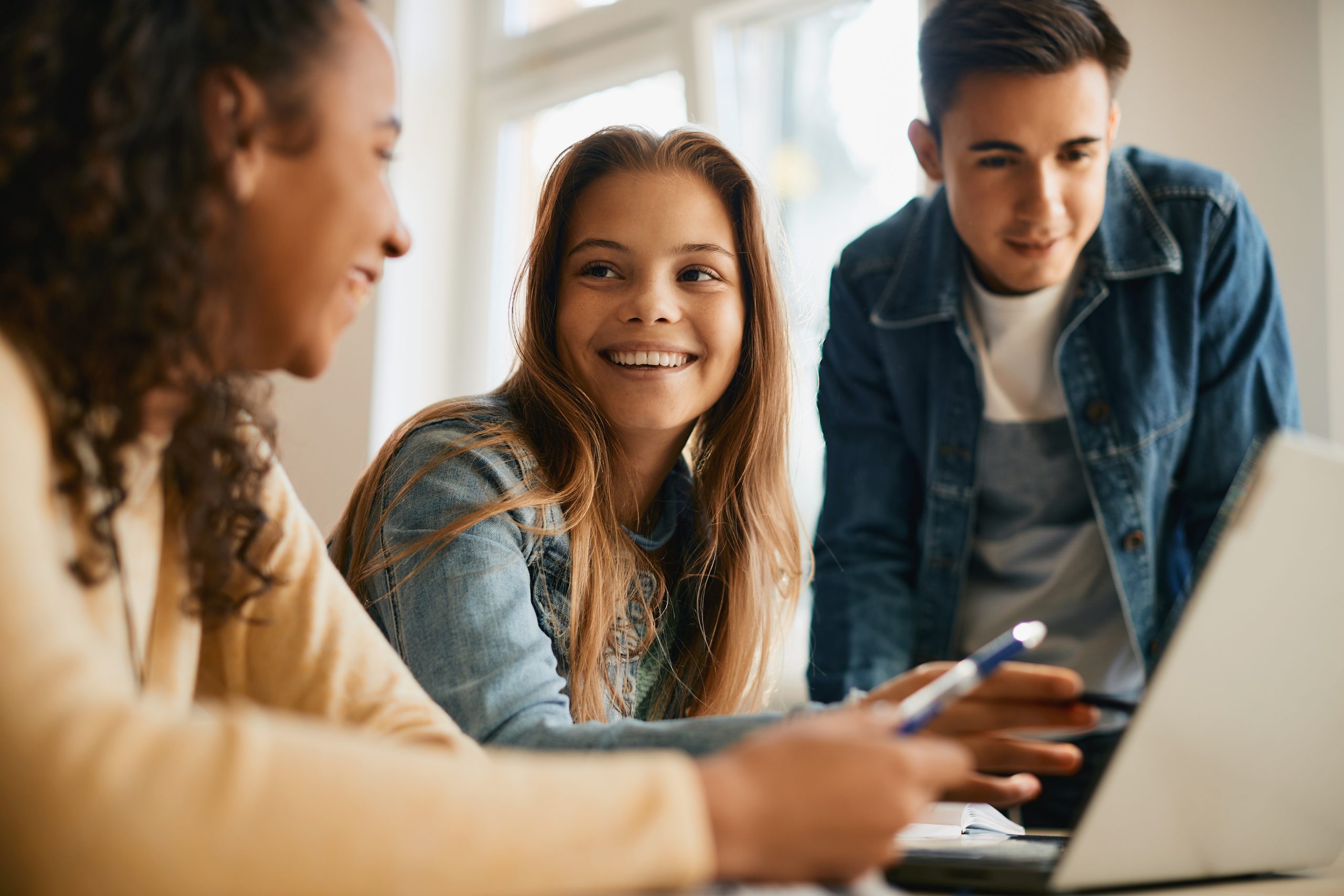 Students talking by a computer